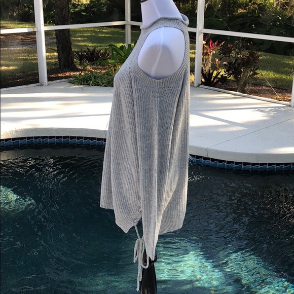 LAST ONE MED Grey cold shoulder halter sweater. - Picture 7 of 8